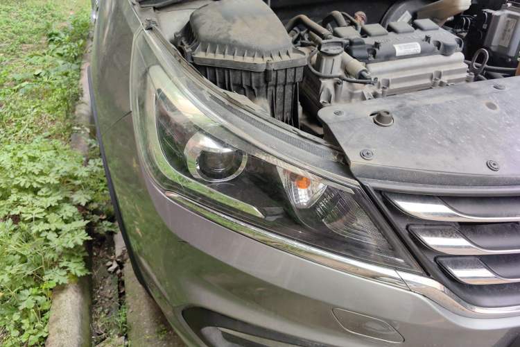 Used Baojun 310W 2017 1.5L Manual Comfort Version China V Right Front Headlight