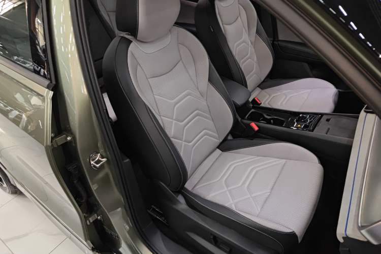 Used Volkswagen Tayron 2025 Tiguan L 380TSI 4Motion Luxury Easy Package