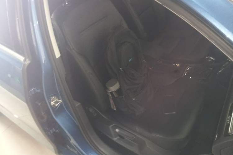 Used Volkswagen Golf 2017 1.6L Automatic Comfort Million-Vehicle Anniversary Edition