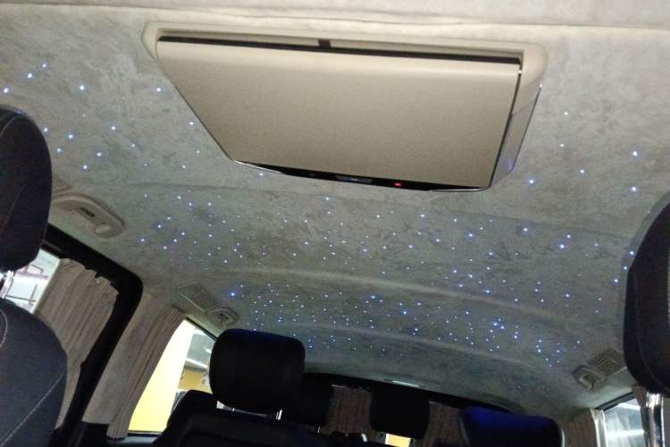 Used Mercedes-Benz Vito 2018 2.0T Elite Version 7 Seats China VI Emission Standard