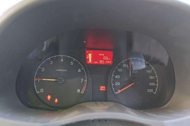 Used Hyundai Verna (older generation) 2014 1.4L Manual Smart GLS Trim Odometer Close Up