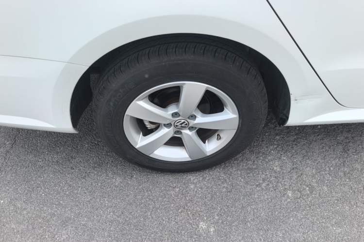 Used Volkswagen Lavida 2013 Revised Classic 1.6L Manual Fashion Edition Right Rear Wheel Hub