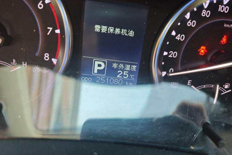 Used Toyota Highlander 2015 2.0T Four-Wheel Drive Luxury Edition 7-Seater Odometer Close Up