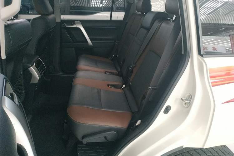 Used Toyota Prado 2019 3.5L Automatic TX-L Deluxe Edition with Rear-Mounted Spare Tire Left Rear Seat