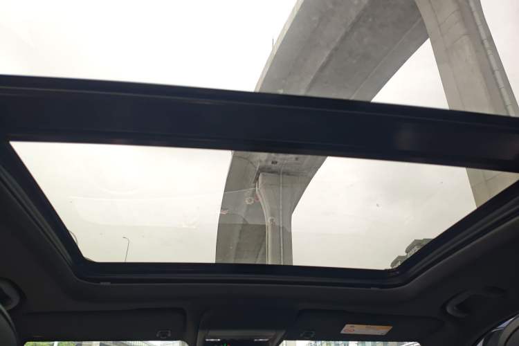 Used Cadillac XT4 2024 28T Two-Wheel-Drive Luxury Version Headliner