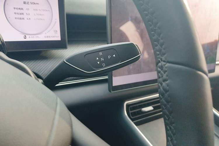 Used Chery Fengyun T9 2024 120 Long-Range Flagship Version 7 Seats Ternary Lithium Gear Lever