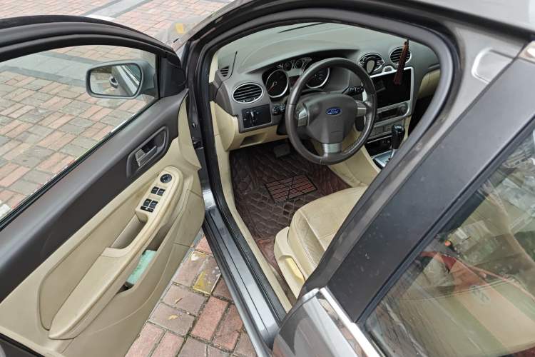 Used Ford Focus 2013 Sedan Classic 1.8L Automatic Fashion Edition
