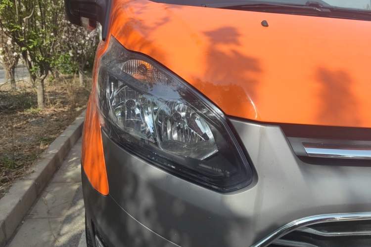 Used Ford Transit 2019 2.0T Gasoline Automatic Multi-Function Commercial Vehicle Mid-Roof 6-Seater China VI Standard Right Front Headlight