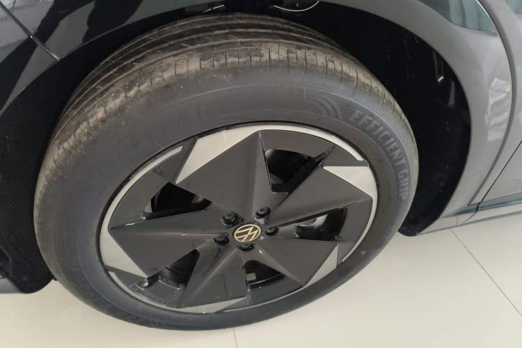 Used Volkswagen ID.UNYX 2025 Pure Model Left Front Wheel Hub