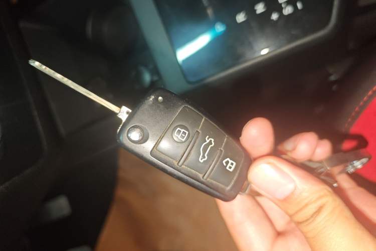 Used JAC Group Refine S2 2016 1.5L CVT Luxury Model Two-Tone Version