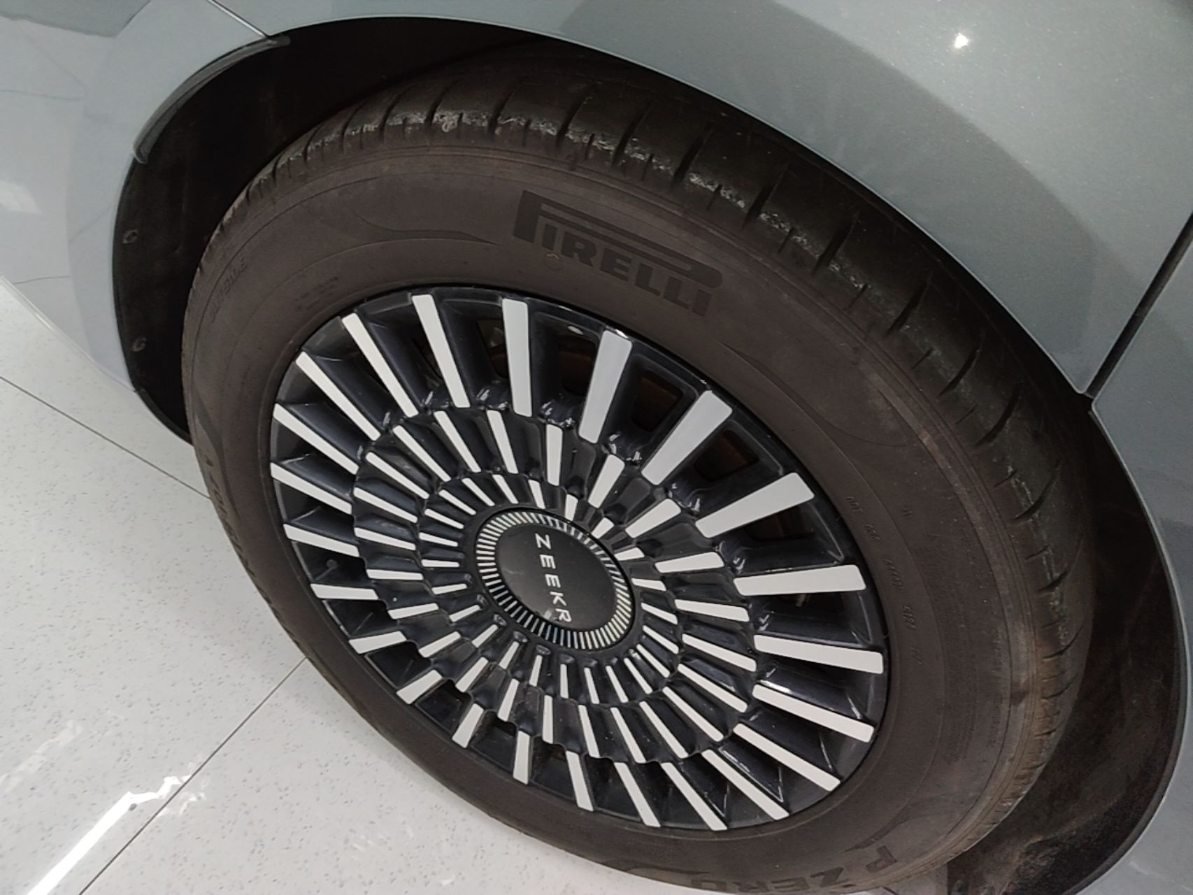 Zeekr 009 2024 7-Seater Walk-Through Version Four-Wheel Drive 108 kWh — снимка 11