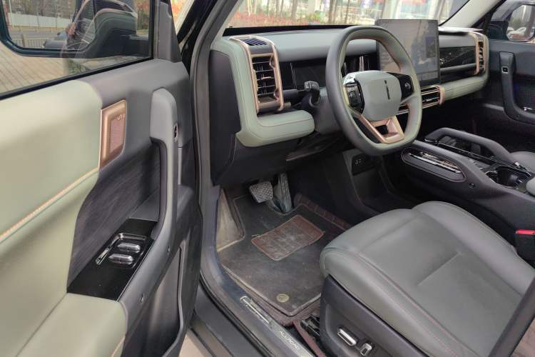 Used iCAR 03 2024 501km Four-wheel Drive Long-Range Advanced Version Driver Seat