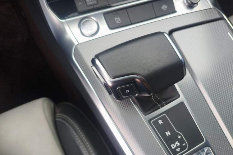 Used Audi A6L 2019 40 TFSI Luxury Dynamic Model Gear Lever