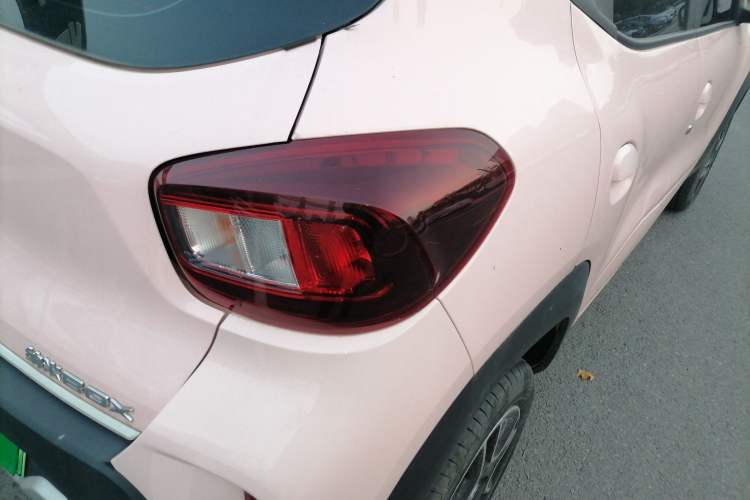 Used Dongfeng NAMMI BOX 2022 Revised Light Wind Edition 201 km Standard Version
