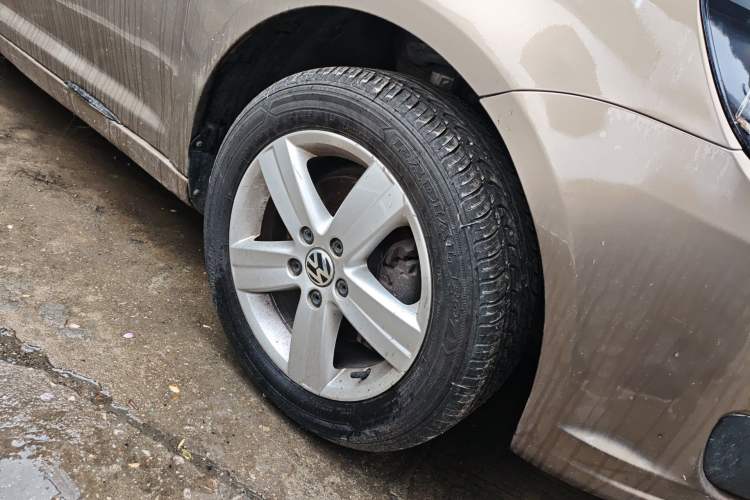 Used Volkswagen Touran 2015 1.4T Manual Fashion Edition 5-Seater Right Front Wheel Hub