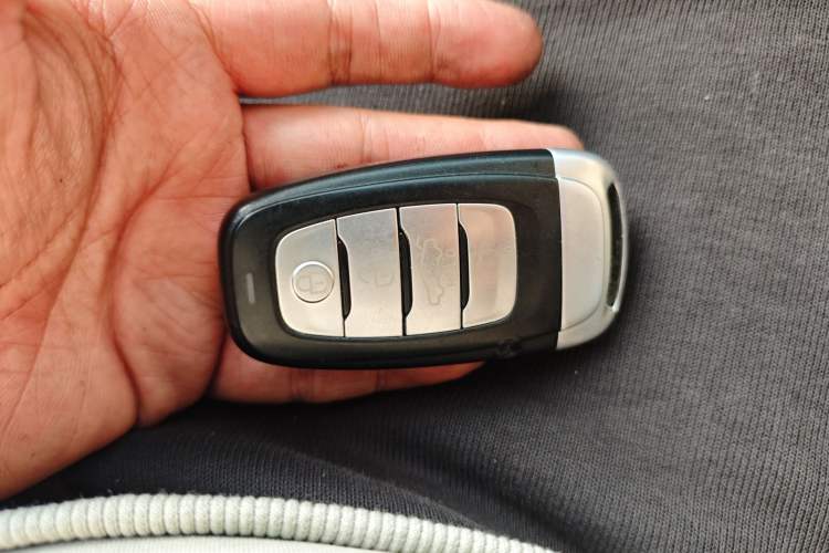 Used Hongqi H5 2022 Classic Model 1.8T Automatic Smart Connect Flagship Edition Vehicle Key