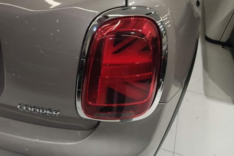 Used MINI MINI 2023 1.5T COOPER Artist Five-Door Edition