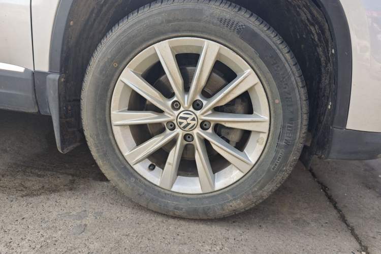 Used Volkswagen Tiguan 2010 1.8 TSI Manual Two-Wheel Drive Urban Edition Right Front Wheel Hub