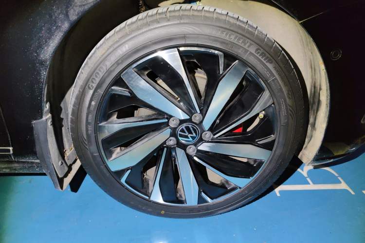 Used Volkswagen Passat 2024 380TSI Dragon Glory Edition Right Front Wheel Hub