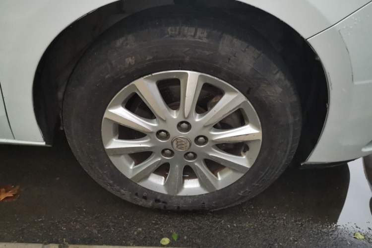 Used Buick GL8 2013 3.0L XT Luxury Business Flagship Edition Right Front Wheel Hub