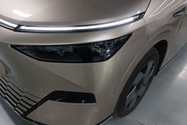 Used XPeng X9 2024 702 Ultra-Long Range Pro
