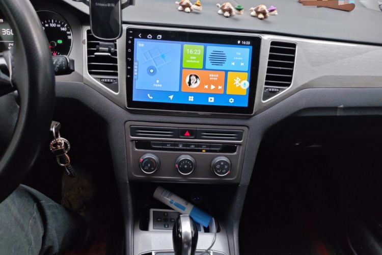 Used Volkswagen Golf Sportsvan 2018 1.6L Automatic Comfort Model Audio And AC Panel