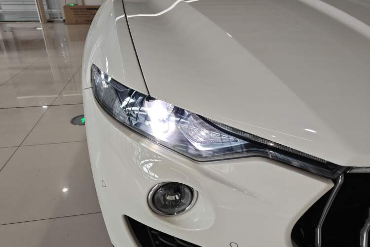Used Maserati Levante 2018 3.0T Standard Edition Right Front Headlight