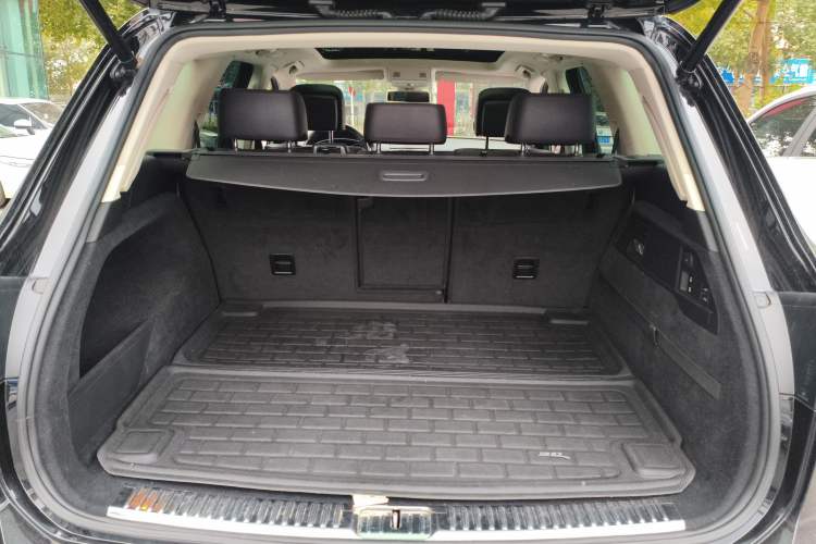 Used Volkswagen Touareg 2016 3.0 TSI High-End Version Trunk