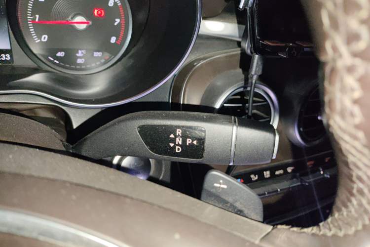 Used Mercedes-Benz GLC 2019 GLC 300 L 4MATIC Dynamic Model Gear Lever