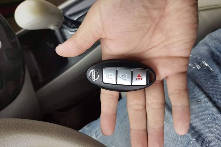 Used Nissan Tiida 2011 1.6L CVT Smart Version Vehicle Key