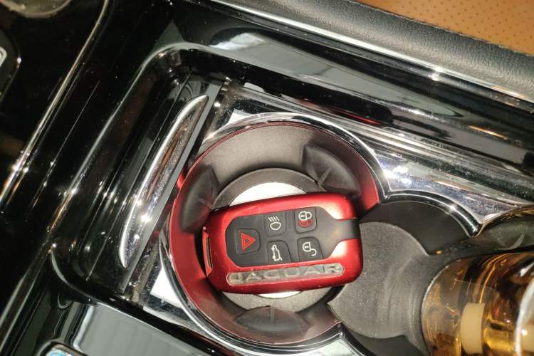 Used Jaguar XJ 2014 XJL 2.0T Two-Wheel Drive Panoramic Business Edition