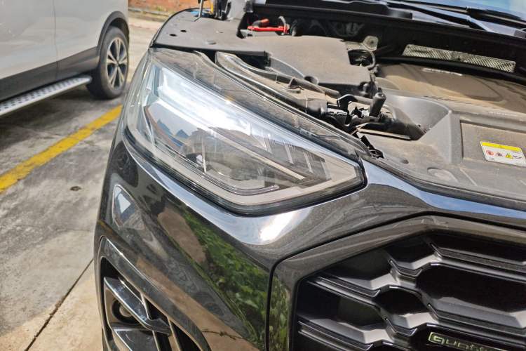 Used Audi Q5L 2025 40 TFSI Luxury Dynamic Edition Right Front Headlight