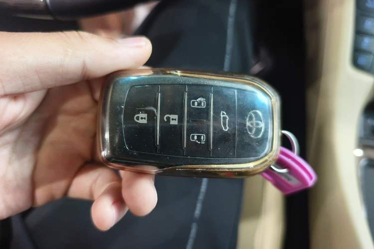 Used Toyota Vellfire 2023 Crown Dual-Engine 2.5L HV Prestige Edition
