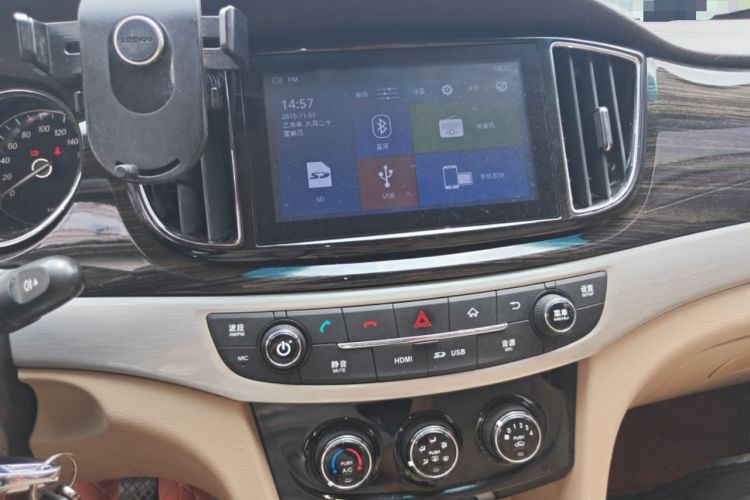 Used Baojun 730 2016 1.5T Manual Comfort Version 7 Seats Audio And AC Panel