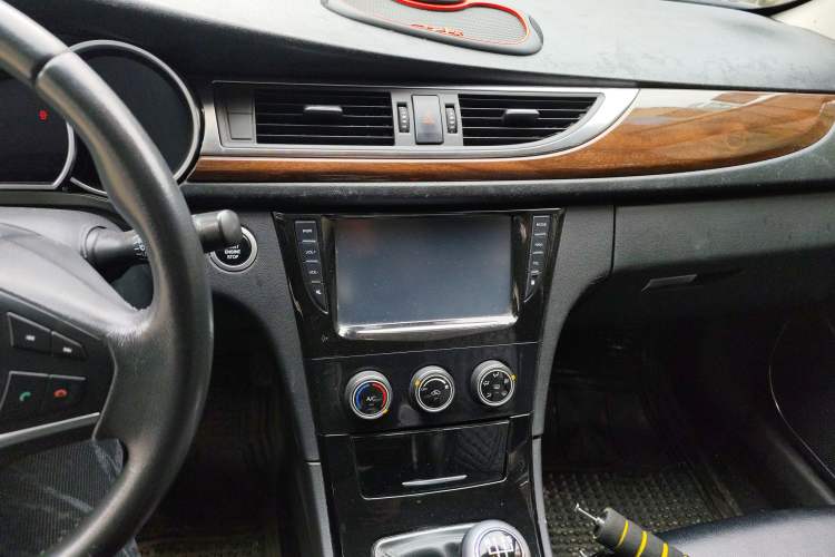 Used Zotye Z500 2015 1.5T Manual Luxury Model
