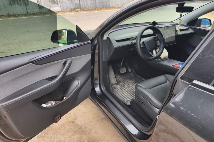 Used Tesla Model Y 2025 Rear-Wheel-Drive Version
