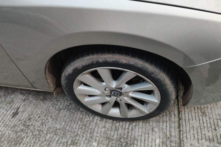 Used Volvo S60 2016 S60L T4 Zhiyuan Edition Right Front Wheel Hub