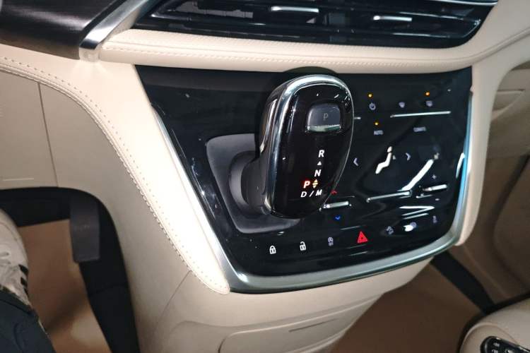 Used Buick GL8 2022 ES Landtrek 653T Luxury Edition
