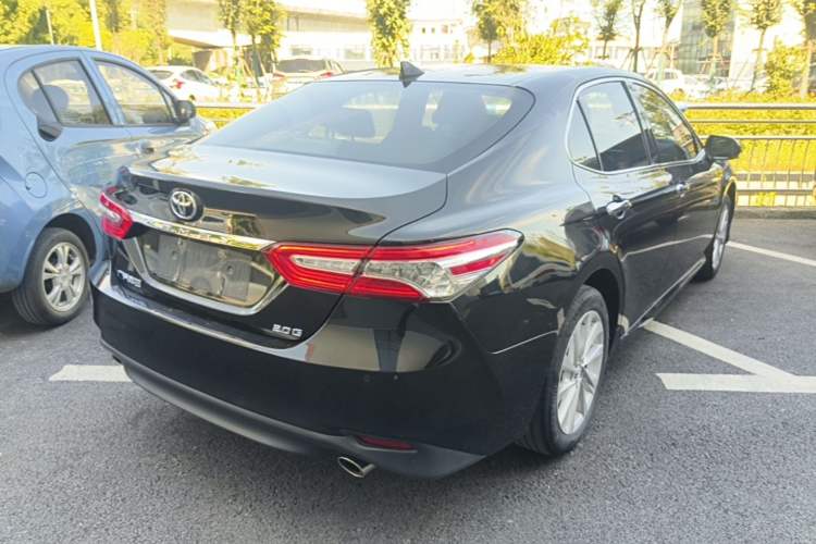 Used Toyota Camry 2021 2.0G Luxury Edition
