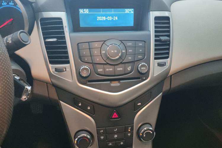 Used Chevrolet Cruze 2015 1.5L Classic SL MT Audio And AC Panel