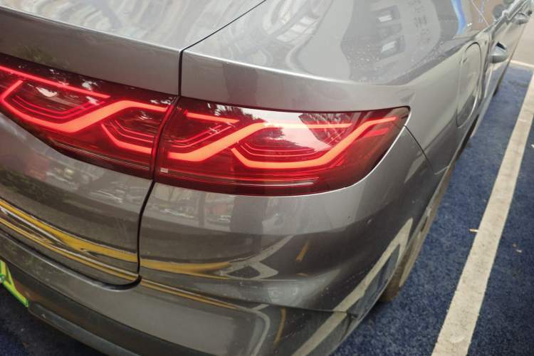 Used BYD Qin L 2025 DM-i Smart Drive 120KM Superior Model Right Rear Taillight