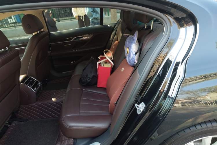 Used BMW 7 Series 2018 730Li Leading Model Excellence Package
