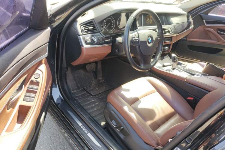 Used BMW 5 Series 2014 520Li Elegant Model
