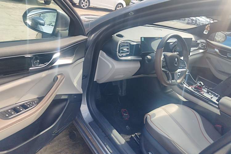 Used BYD Qin PLUS 2024 Honor Edition EV 420KM Beyond Model
