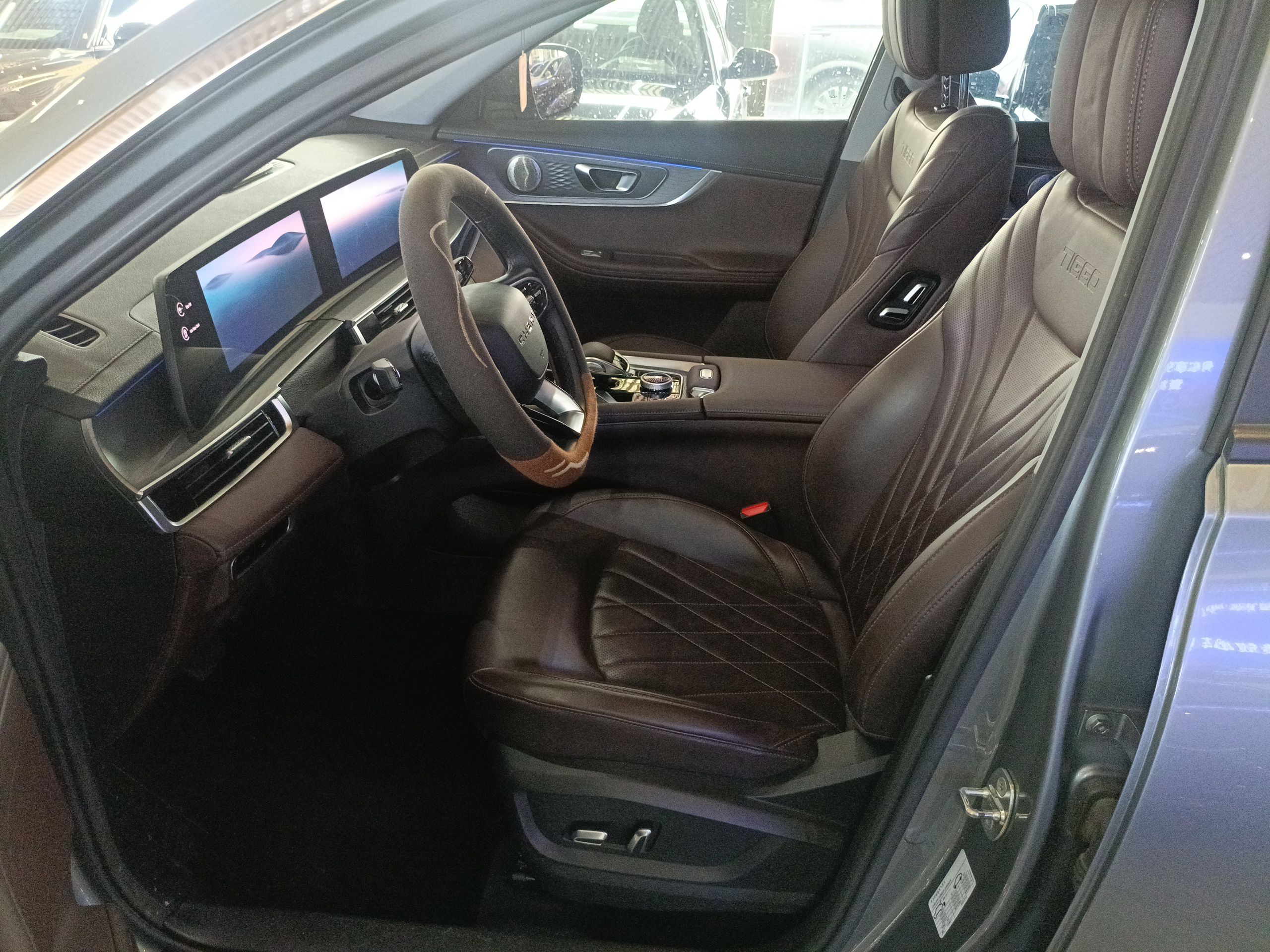 Переднее сиденье в автомобиле