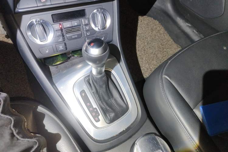 Used Audi Q3 2015 35 TFSI quattro Technology Edition Gear Lever