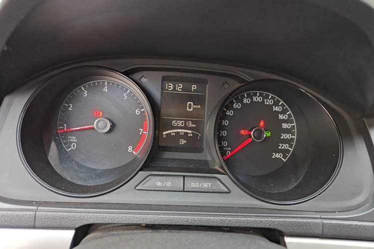 Used Volkswagen Lavida 2015 1.6L Automatic Fashion Edition Odometer Close Up