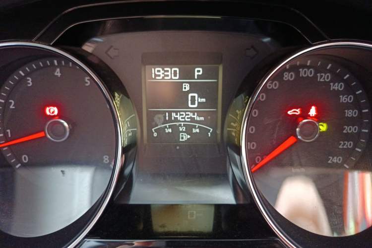 Used Volkswagen Bora 2013 1.4T Automatic Luxury Model Odometer Close Up