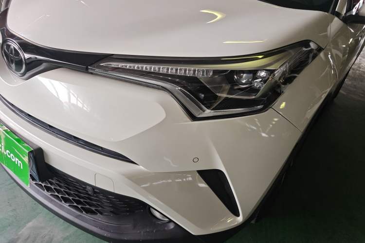 Used Toyota C-HR 2018 2.0L Luxury Sunroof Version China VI Standard
