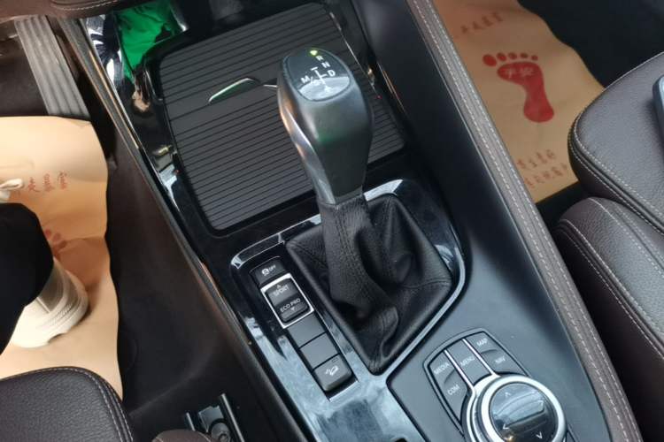 Used BMW X1 2018 xDrive20Li Luxury Edition Gear Lever